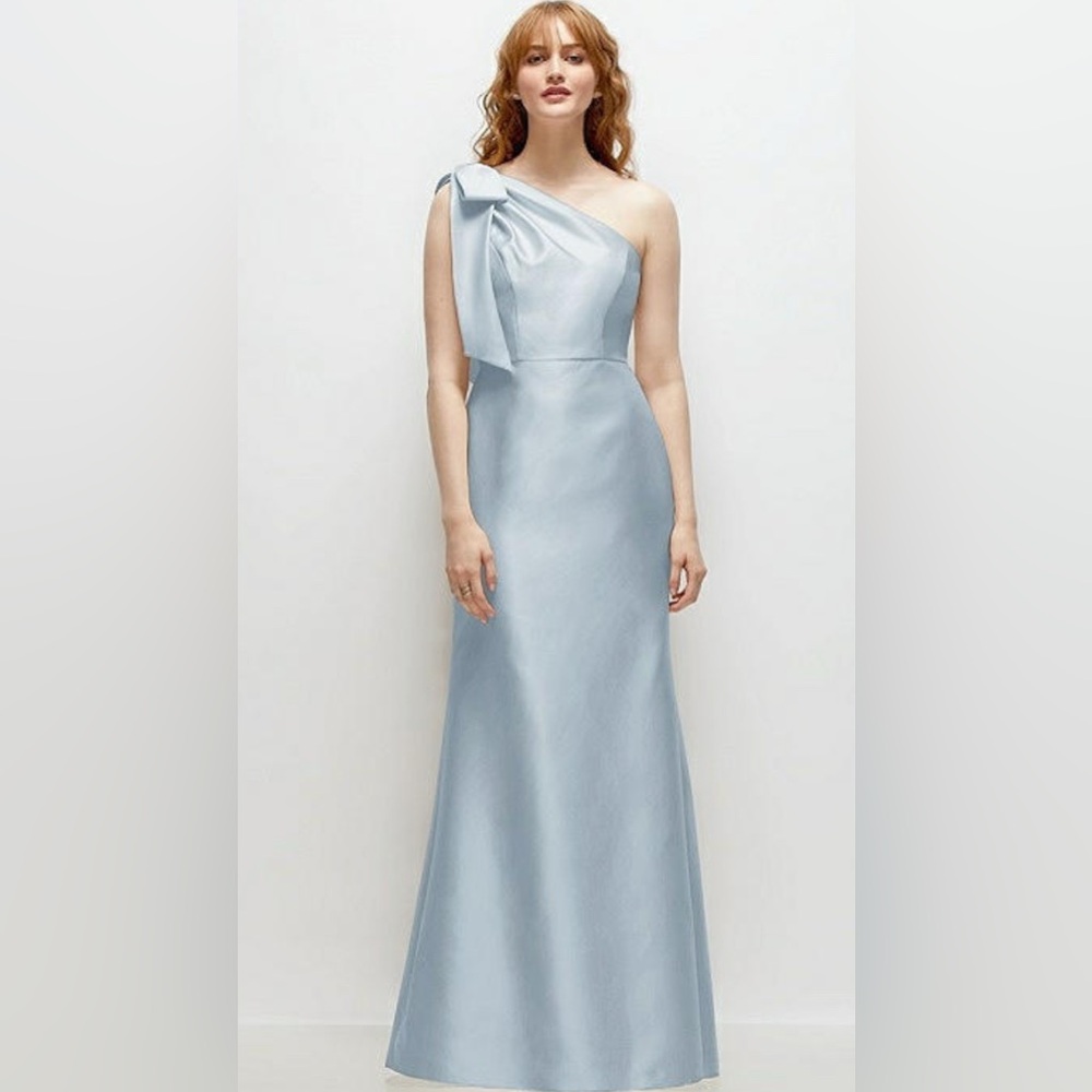 ALFRED SUNG Elegant Blue One-Shoulder Dress